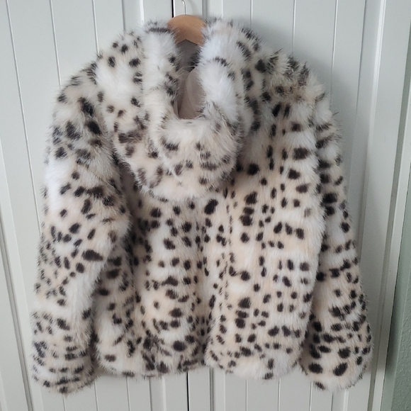 Urban Outfitters White Faux Fur Jacket - Picture 2 of 6